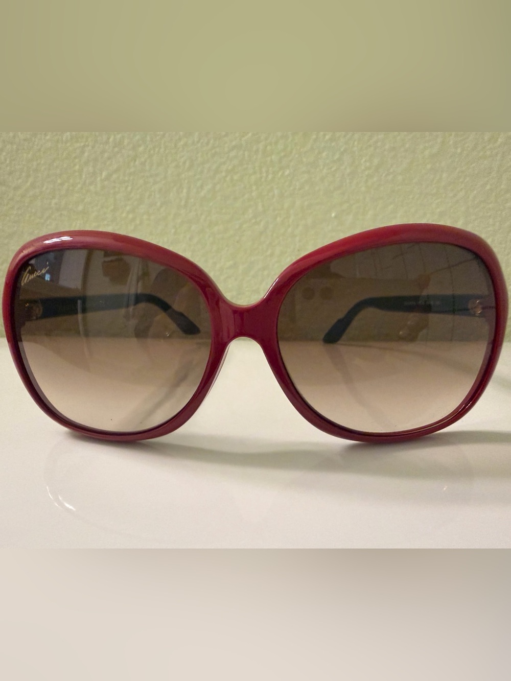 Gucci red sunglasses with GG Logo and Green/Red Stripe~ New with Case - Picture 5 of 12